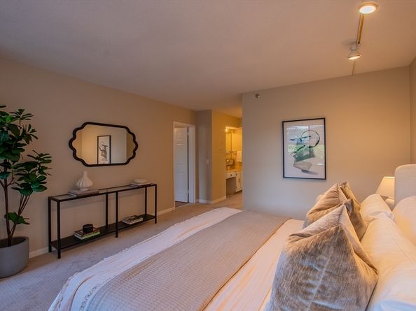 250 Hammond Pond Pkwy 306N, Newton MA 02467