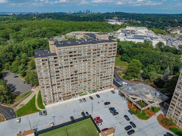 250 Hammond Pond Pkwy 306N, Newton MA 02467
