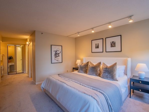 250 Hammond Pond Pkwy 306N, Newton MA 02467