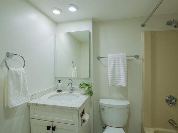 250 Hammond Pond Pkwy 306N, Newton MA 02467