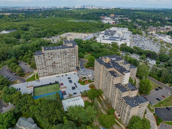 250 Hammond Pond Pkwy 306N, Newton MA 02467