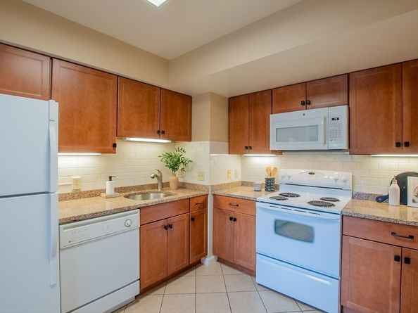 250 Hammond Pond Pkwy 306N, Newton MA 02467