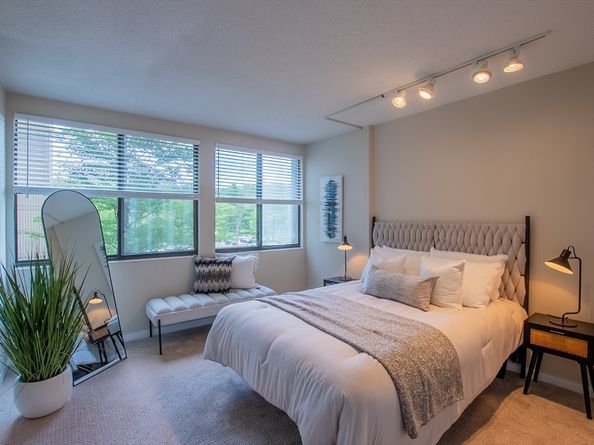 250 Hammond Pond Pkwy 306N, Newton MA 02467