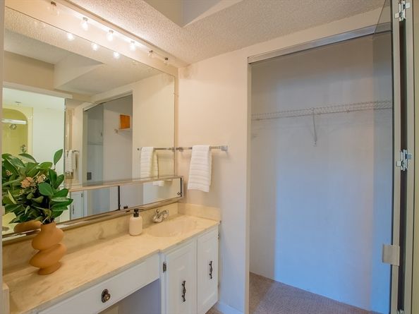 250 Hammond Pond Pkwy 306N, Newton MA 02467