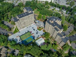 250 Hammond Pond Pkwy 306N, Newton MA 02467