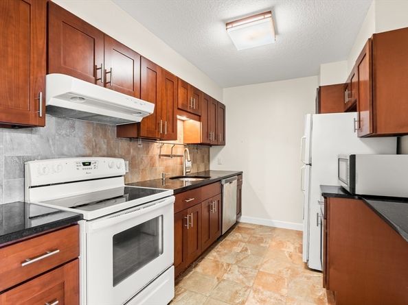 50 Longwood Ave 611, Brookline MA 02446