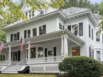 1179 Main St