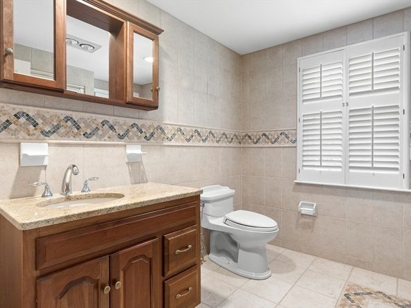 35 Grey Ln, Lynnfield MA 01940