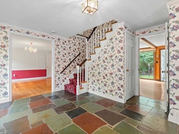 35 Grey Ln, Lynnfield MA 01940