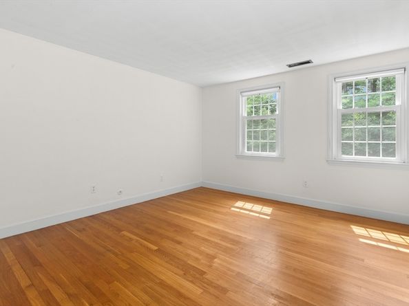 35 Grey Ln, Lynnfield MA 01940