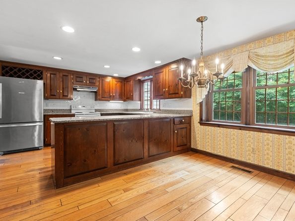 35 Grey Ln, Lynnfield MA 01940