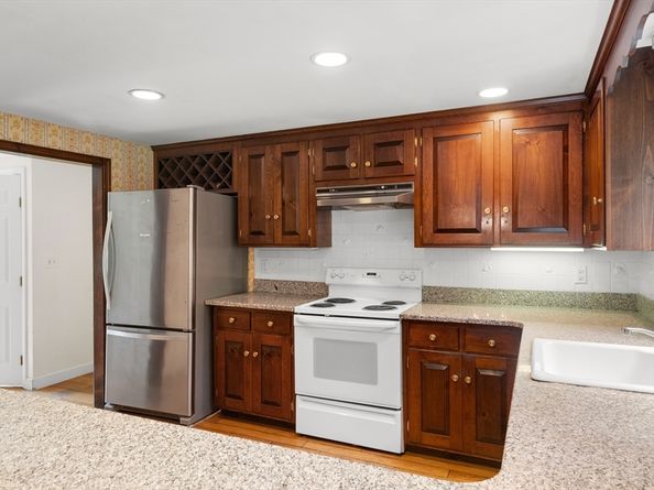 35 Grey Ln, Lynnfield MA 01940