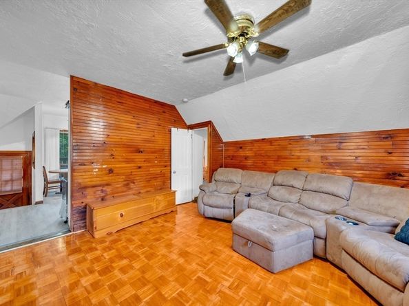 56 Park St, Hudson MA 01749