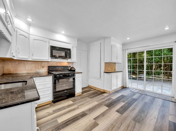56 Park St, Hudson MA 01749