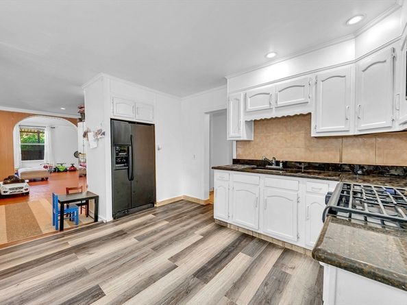 56 Park St, Hudson MA 01749