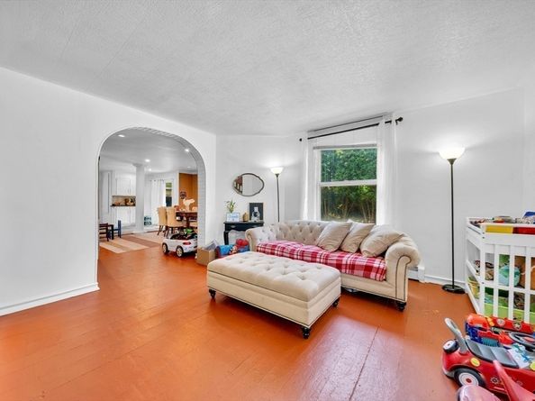 56 Park St, Hudson MA 01749