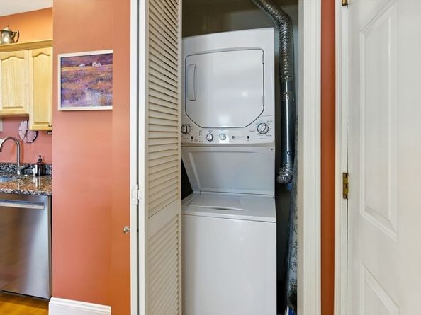 131 Derby St 3F, Salem MA 01970