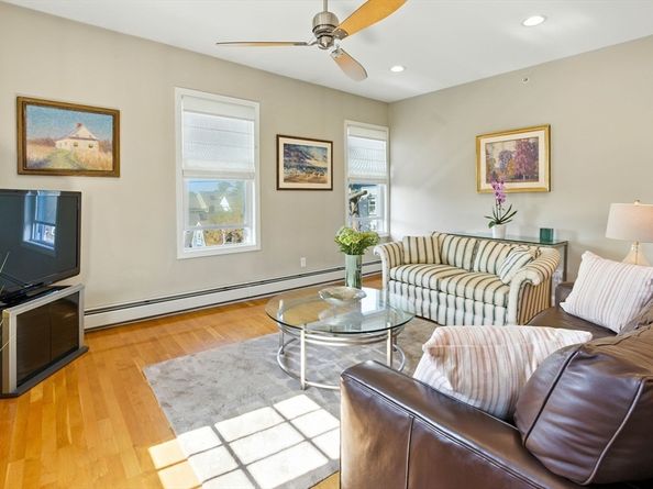 131 Derby St 3F, Salem MA 01970