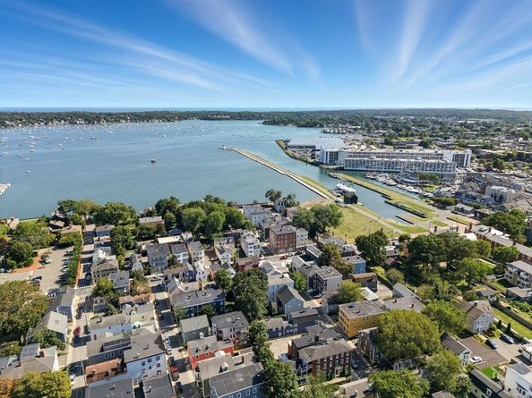 131 Derby St 3F, Salem MA 01970