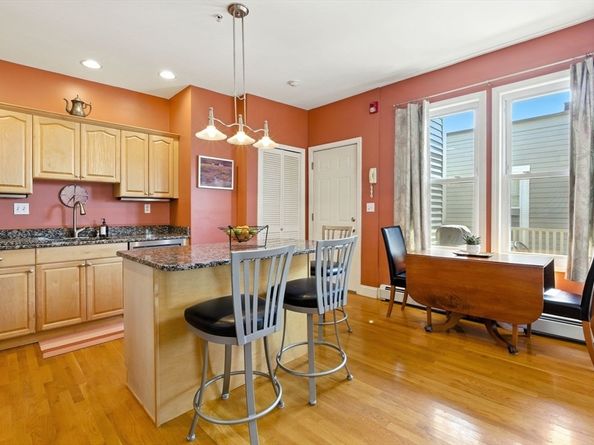 131 Derby St 3F, Salem MA 01970