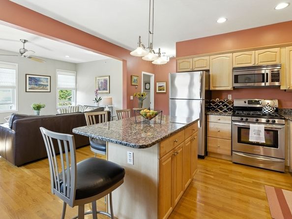 131 Derby St 3F, Salem MA 01970