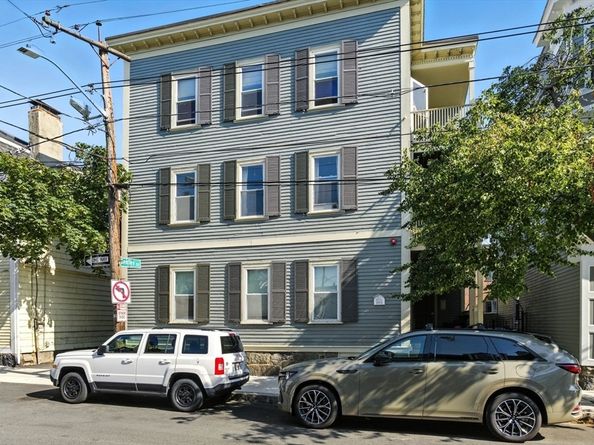 131 Derby St 3F, Salem MA 01970