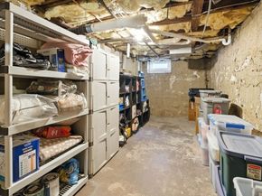 131 Derby St 3F, Salem MA 01970