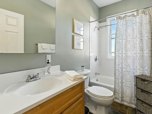 131 Derby St 3F, Salem MA 01970