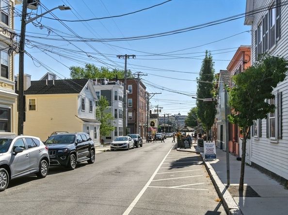 131 Derby St 3F, Salem MA 01970