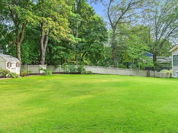 11 Taft Ln, Winchester MA 01890