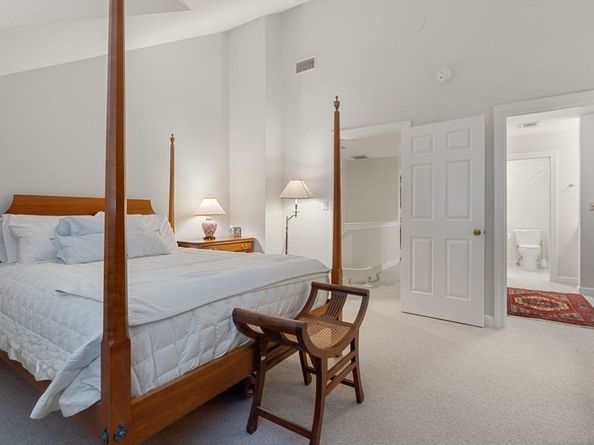 55 Eliot St 43, Boston MA 02130
