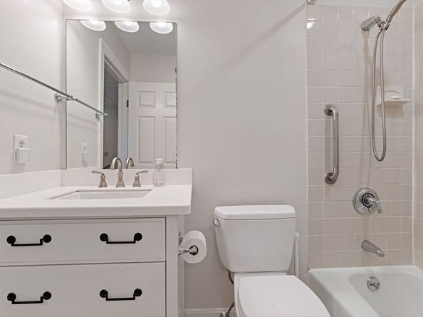55 Eliot St 43, Boston MA 02130