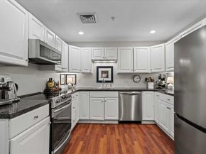 48 Phillips Rd 14, Holden MA 01520