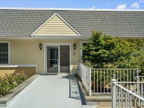 48 Phillips Rd 14, Holden MA 01520