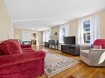 9 Farragut Ave