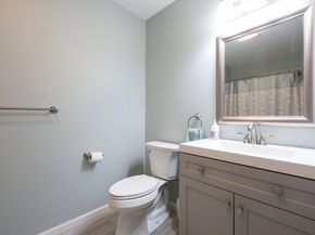 218 Reservoir St 106, Holden MA 01520