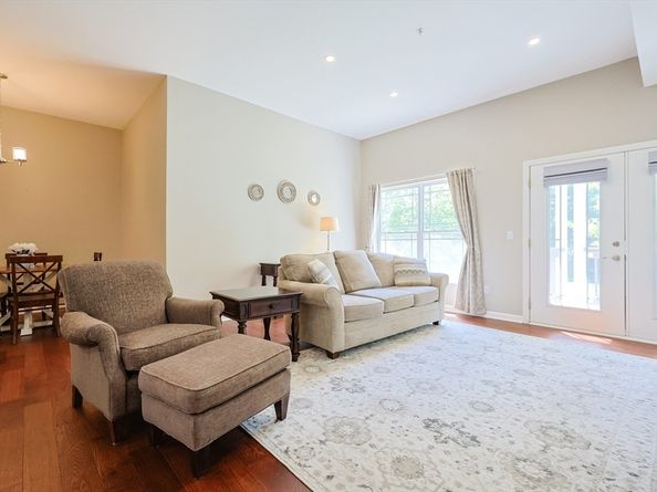 218 Reservoir St 106, Holden MA 01520