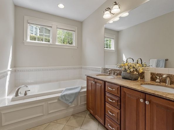 11 Cole Dr 11, Hopkinton MA 01748