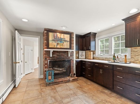 5 James Road, Reading MA 01867