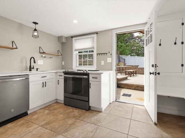 5 James Road, Reading MA 01867