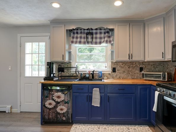 51 Murphy Rd, Hudson MA 01749
