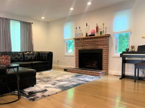 10 Kings Row Ln, Framingham MA 01701