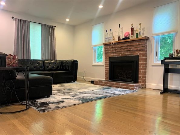 10 Kings Row Ln, Framingham MA 01701