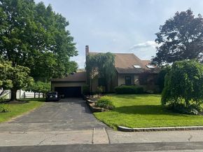 10 Kings Row Ln, Framingham MA 01701