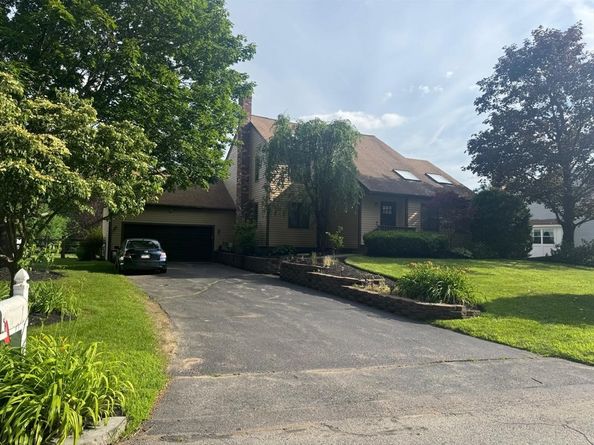 10 Kings Row Ln, Framingham MA 01701