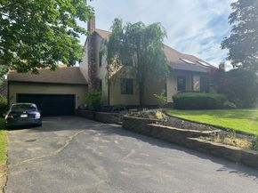 10 Kings Row Ln, Framingham MA 01701
