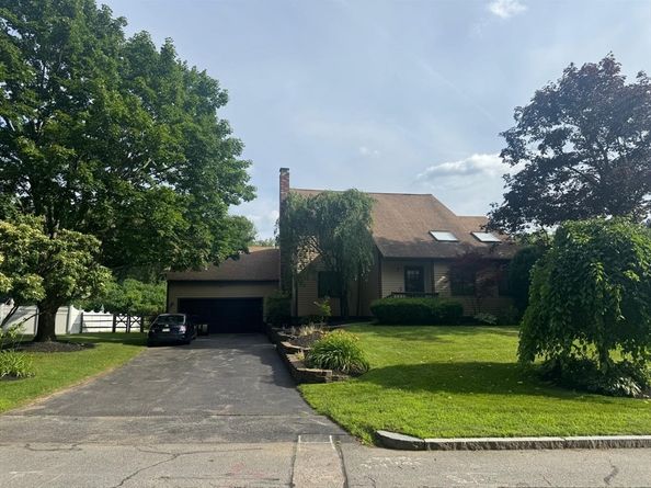 10 Kings Row Ln, Framingham MA 01701