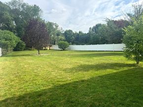 10 Kings Row Ln, Framingham MA 01701