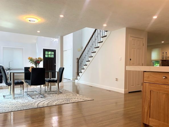 10 Kings Row Ln, Framingham MA 01701