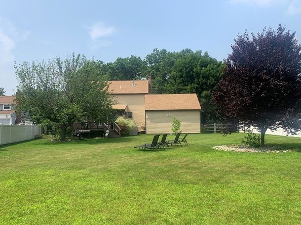10 Kings Row Ln, Framingham MA 01701